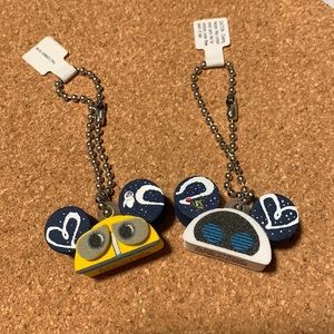 Disney Wall-E and Eve keychains